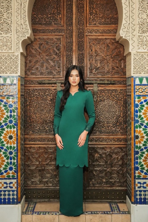 Lily Kurung in Emerald Green