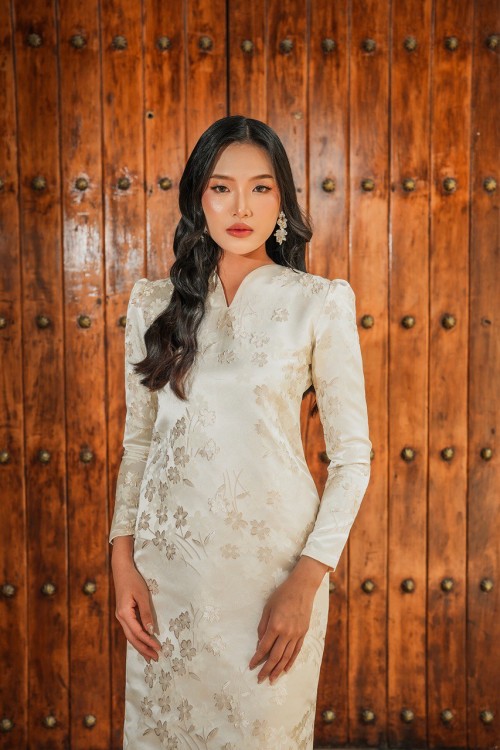 Lauryn Kurung in Nude