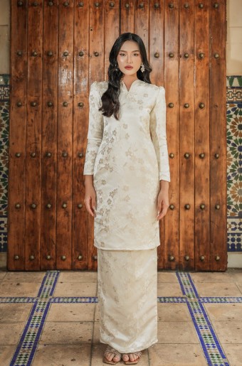 Lauryn Kurung in Nude