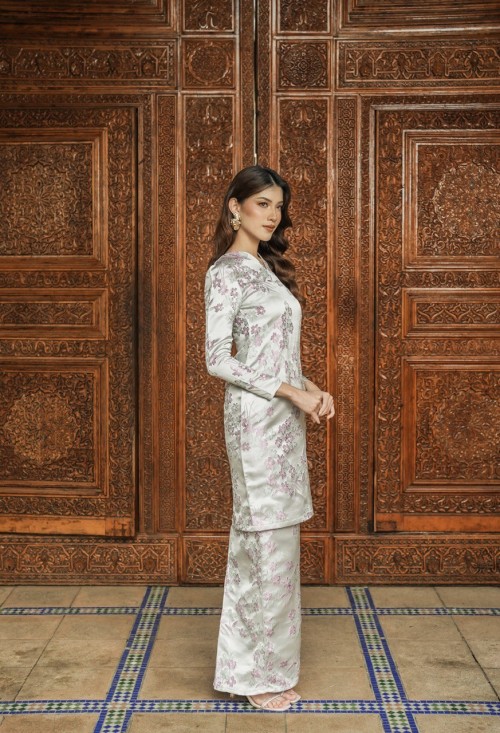 Lauryn Kurung in Silver Lilac