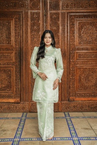 Qaira Kurung in Apple Green