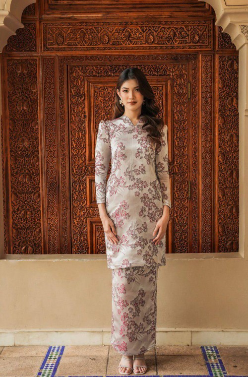 Lauryn Kurung in Silver Maroon