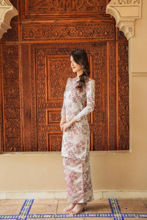 Lauryn Kurung in Silver Maroon