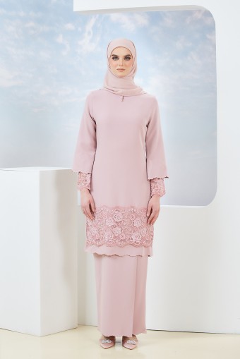 Astrid Kurung in Dusty Pink