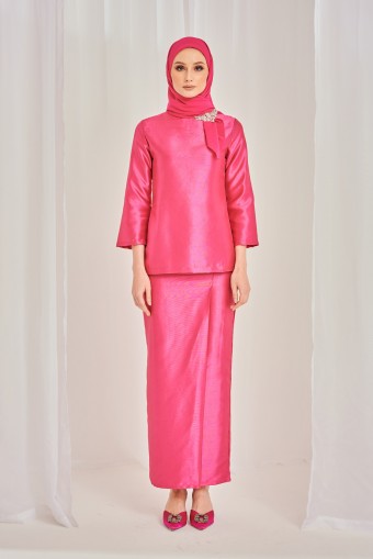 Neera Kurung in Fuschia Pink