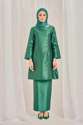 Syakila Kurung in Emerald Green