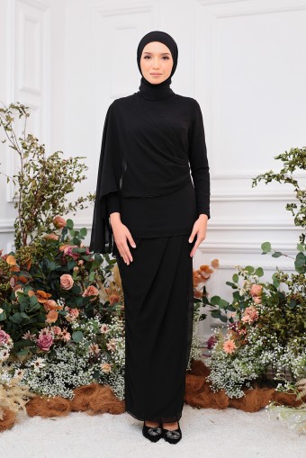 Aretha Kurung in Black