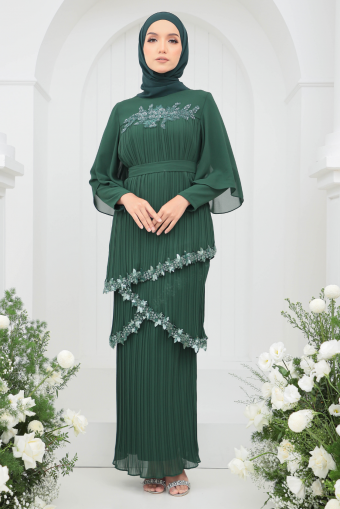 Eleanor Kurung in Emerald Green