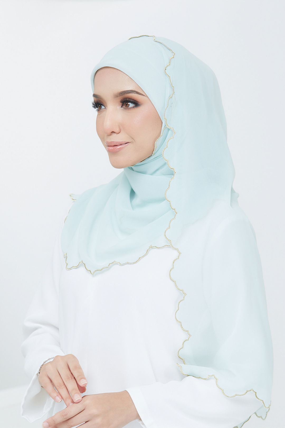 Petal Embroidery Shawl - Soft Green