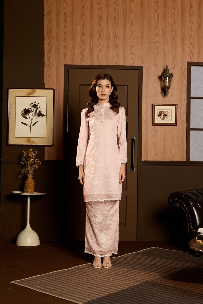 Nadeera Kurung in Soft Pink