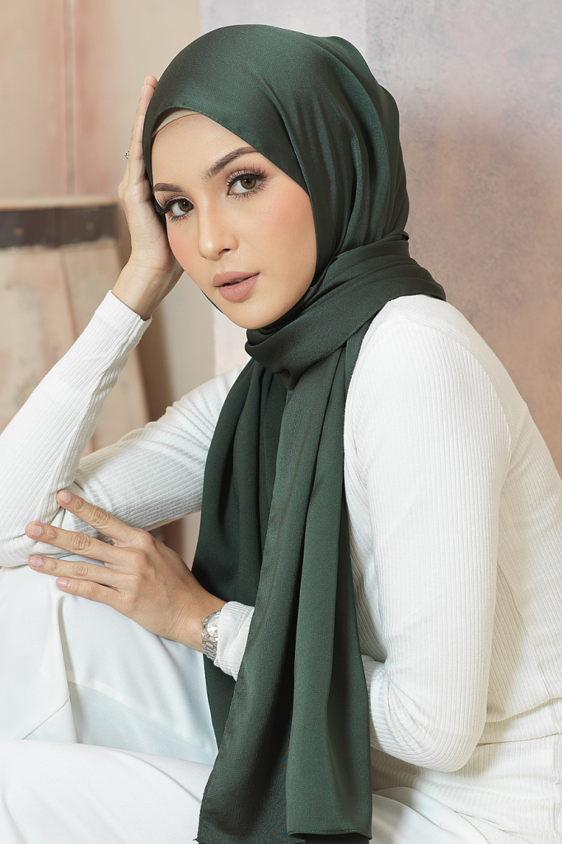 Luxe Satin Shawl - Emerald Green