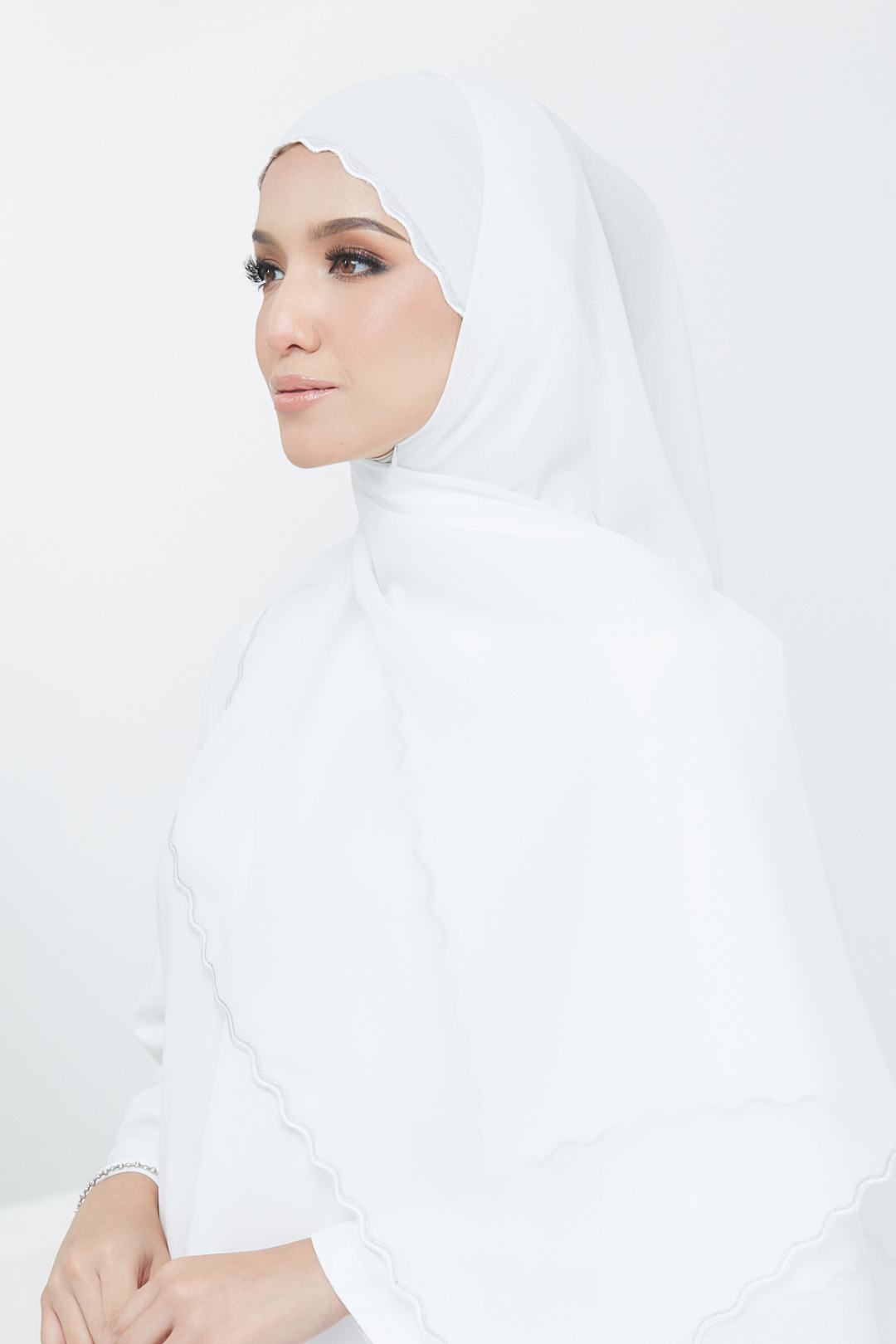 Riffle Embroidery Shawl - Off White