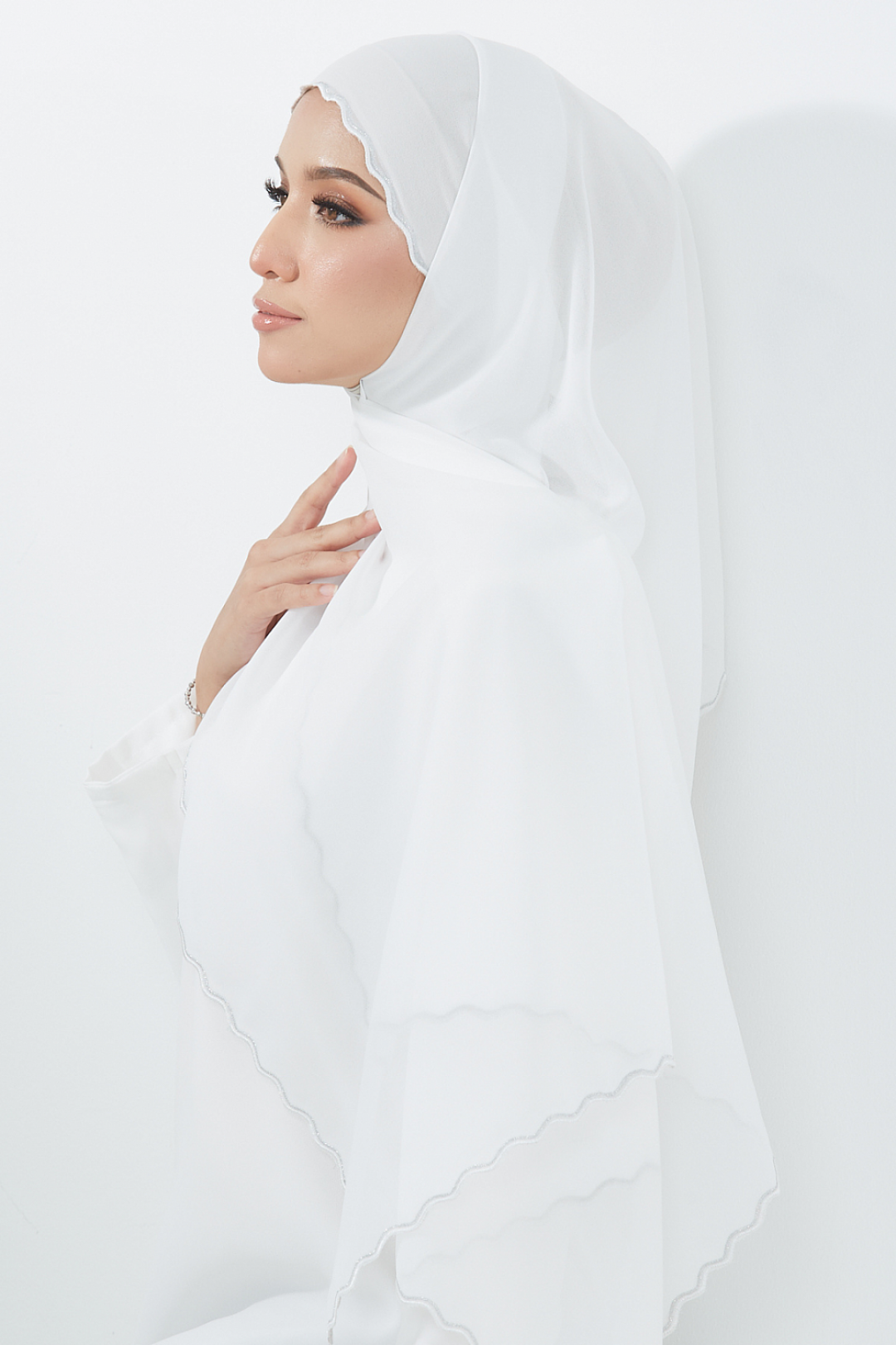 Riffle Embroidery Shawl - Off White