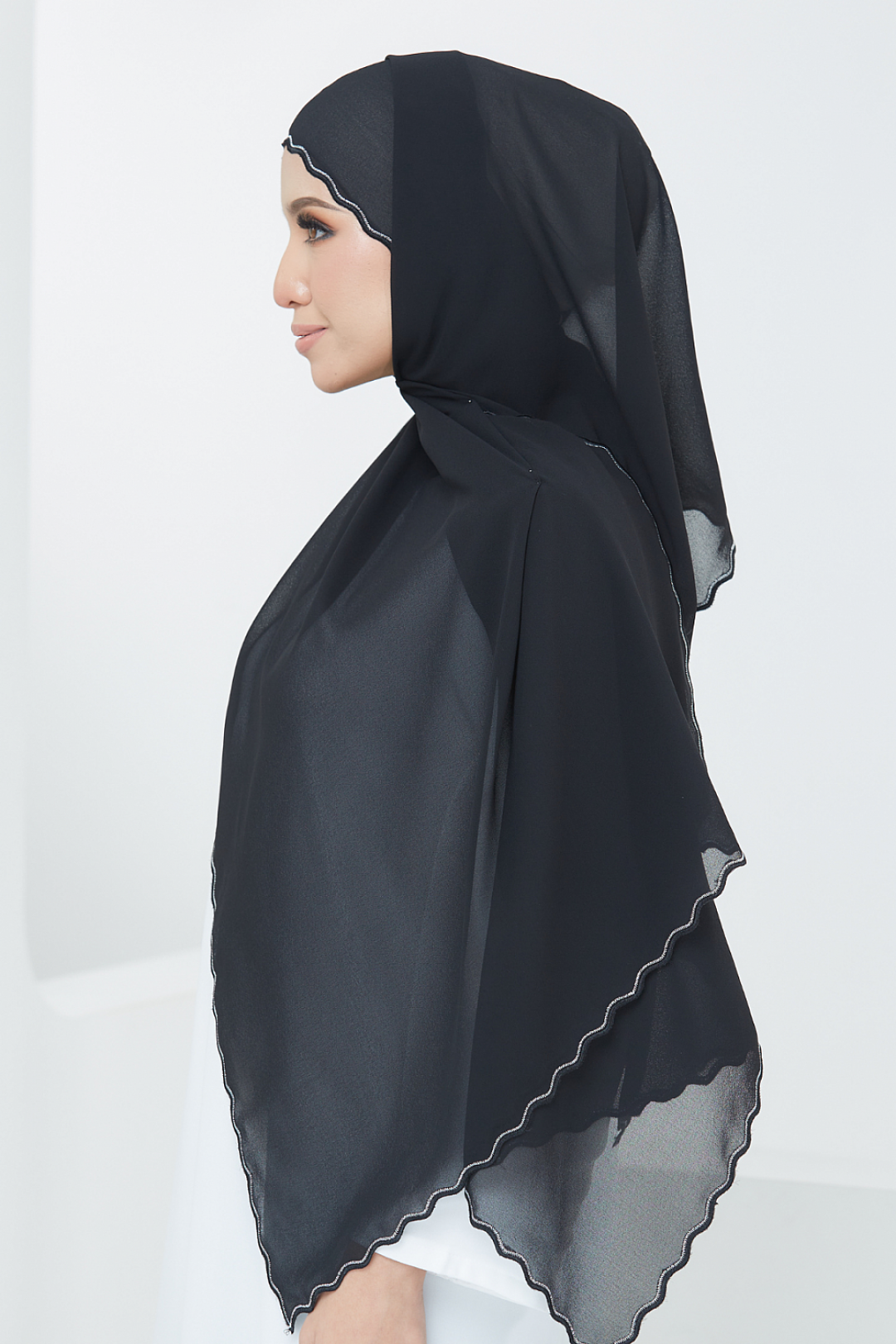 Riffle Embroidery Shawl - Black
