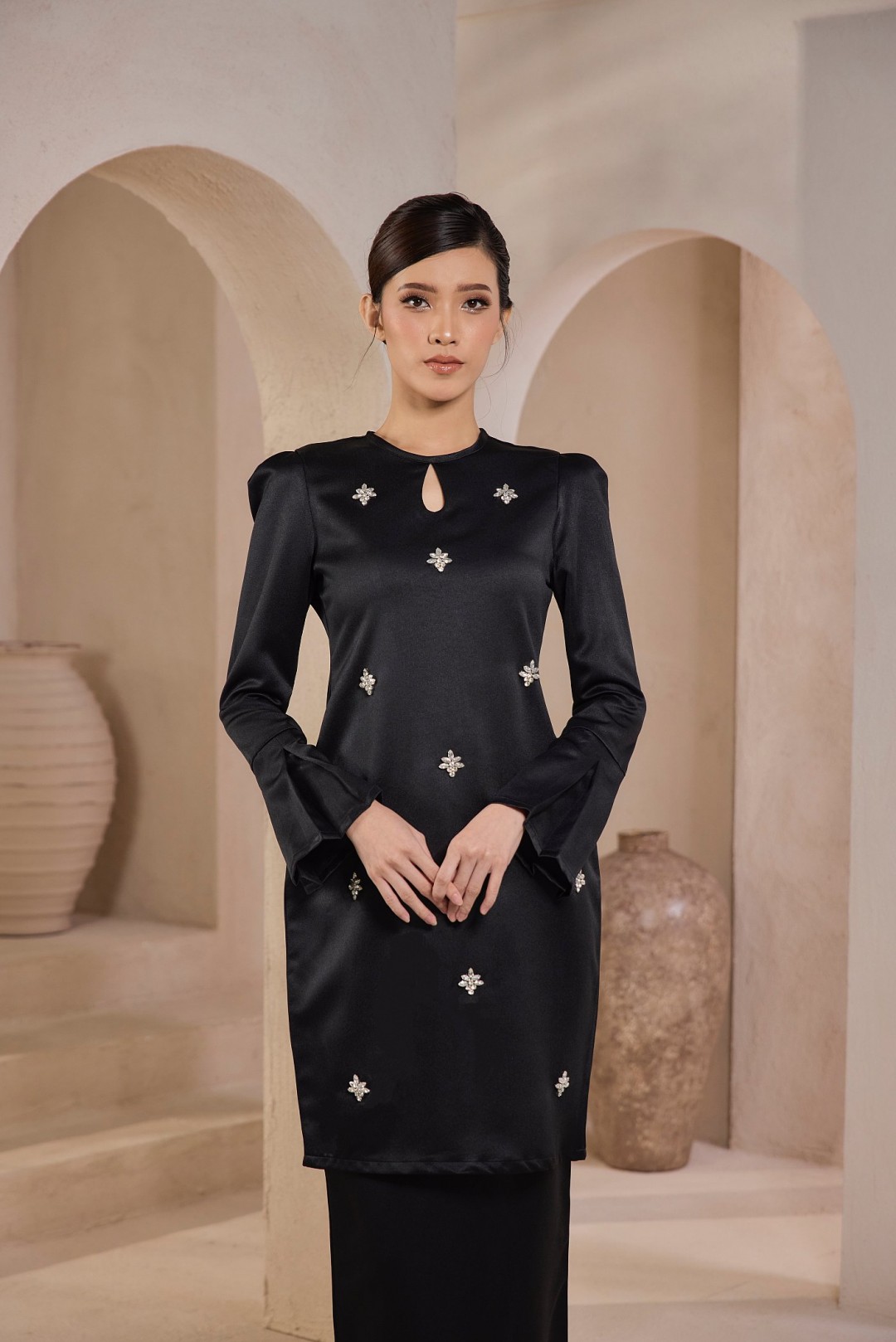 Camellia Kurung in Black
