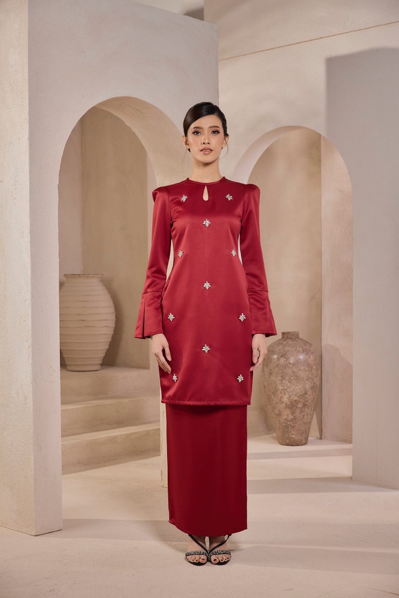 Camellia Kurung in Maroon
