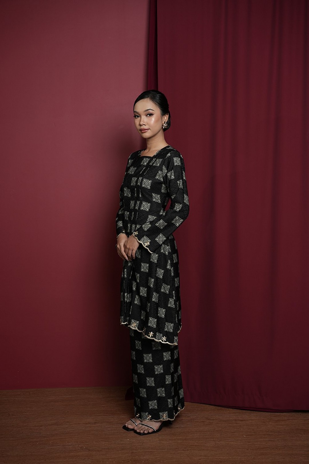 Jasmine Kebaya in Black