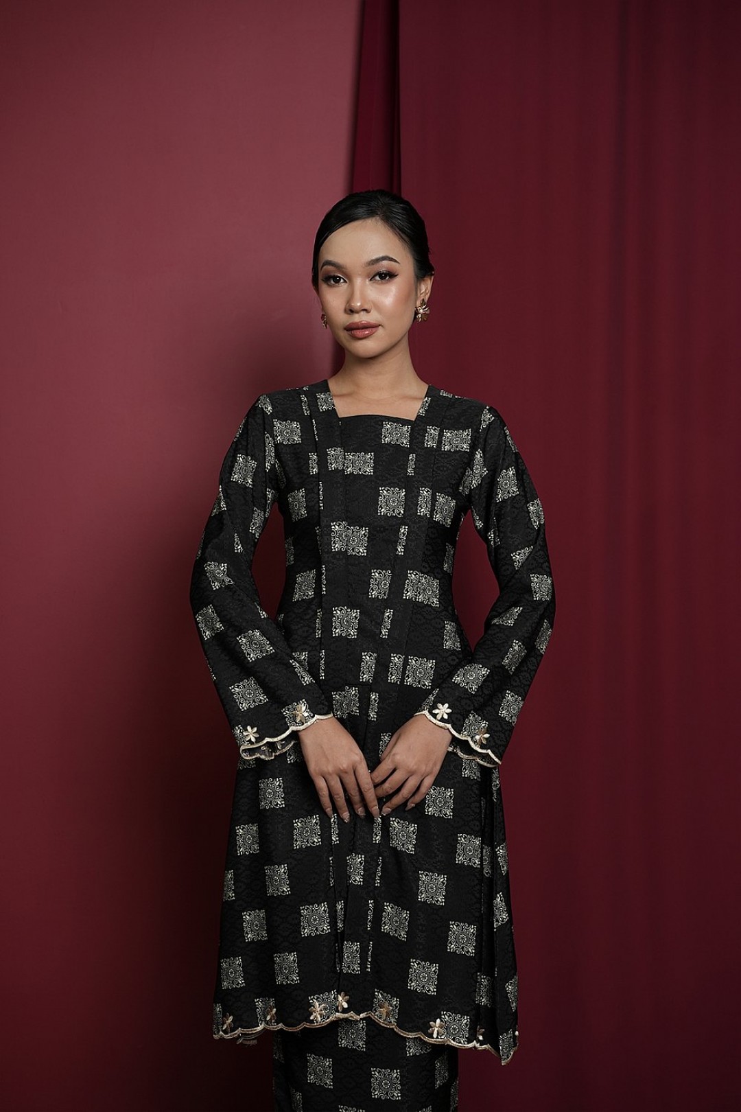 Jasmine Kebaya in Black
