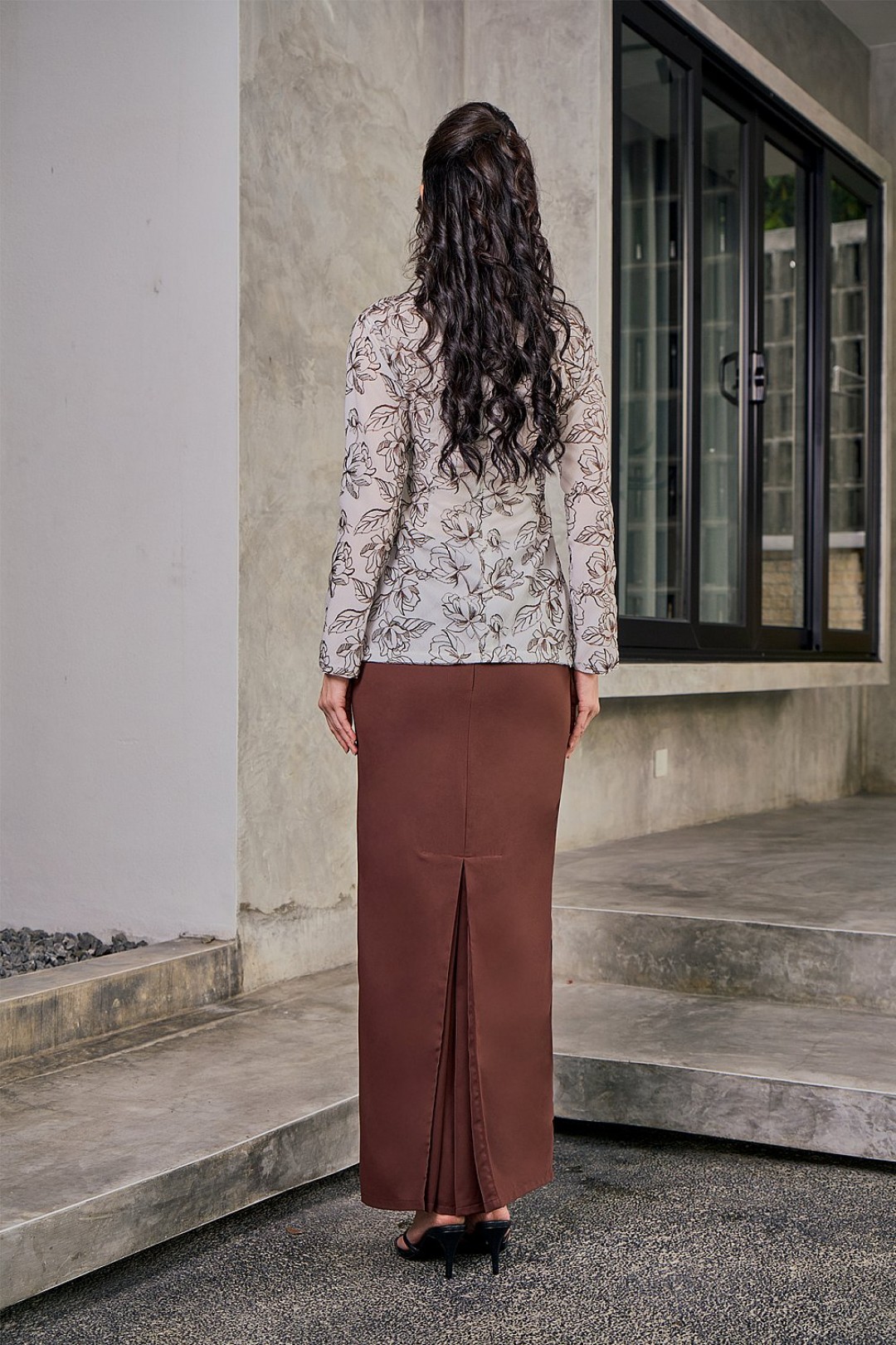 Nikita Kebaya in Rich Brown