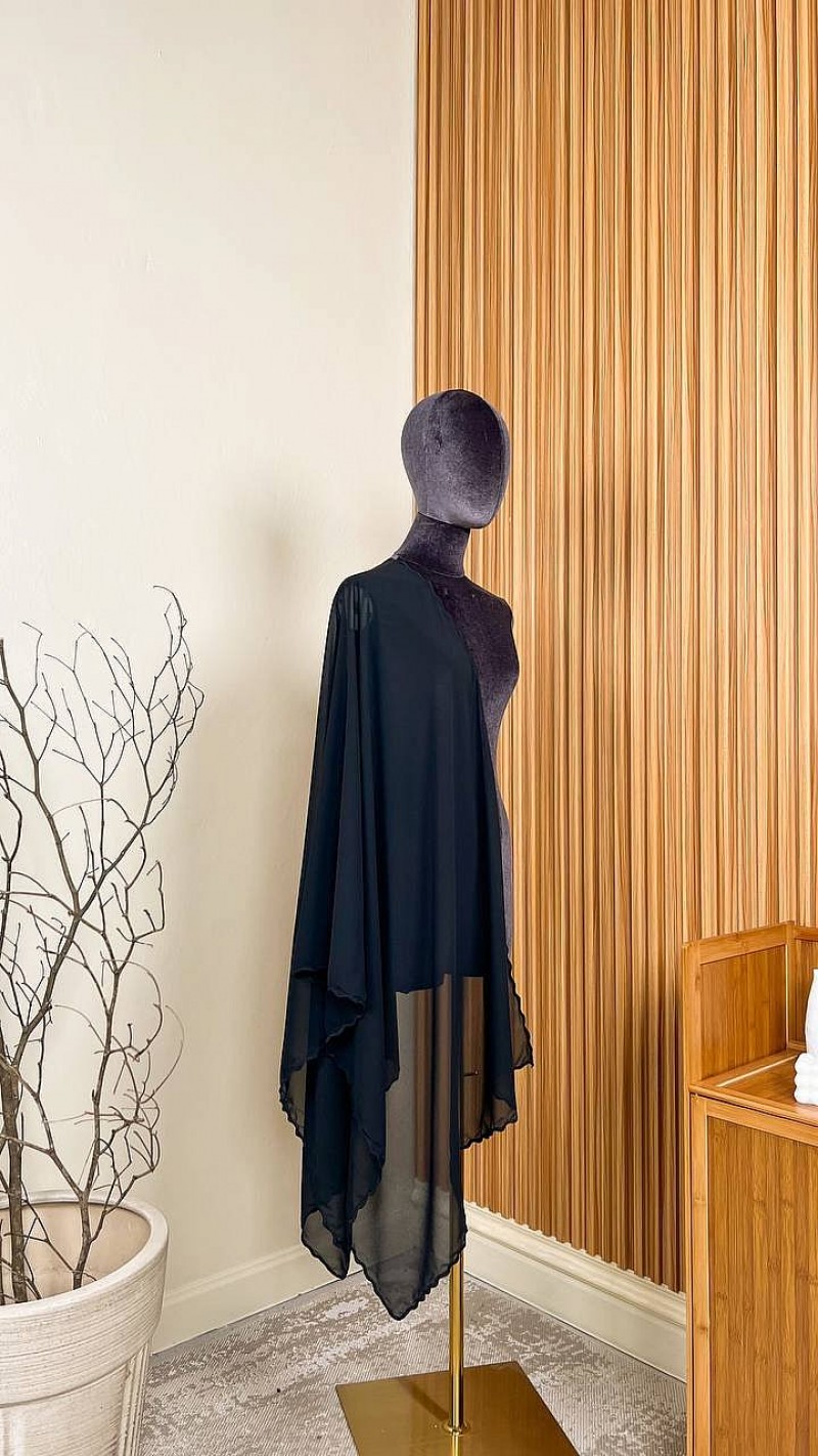Embroidery Shawl in Black