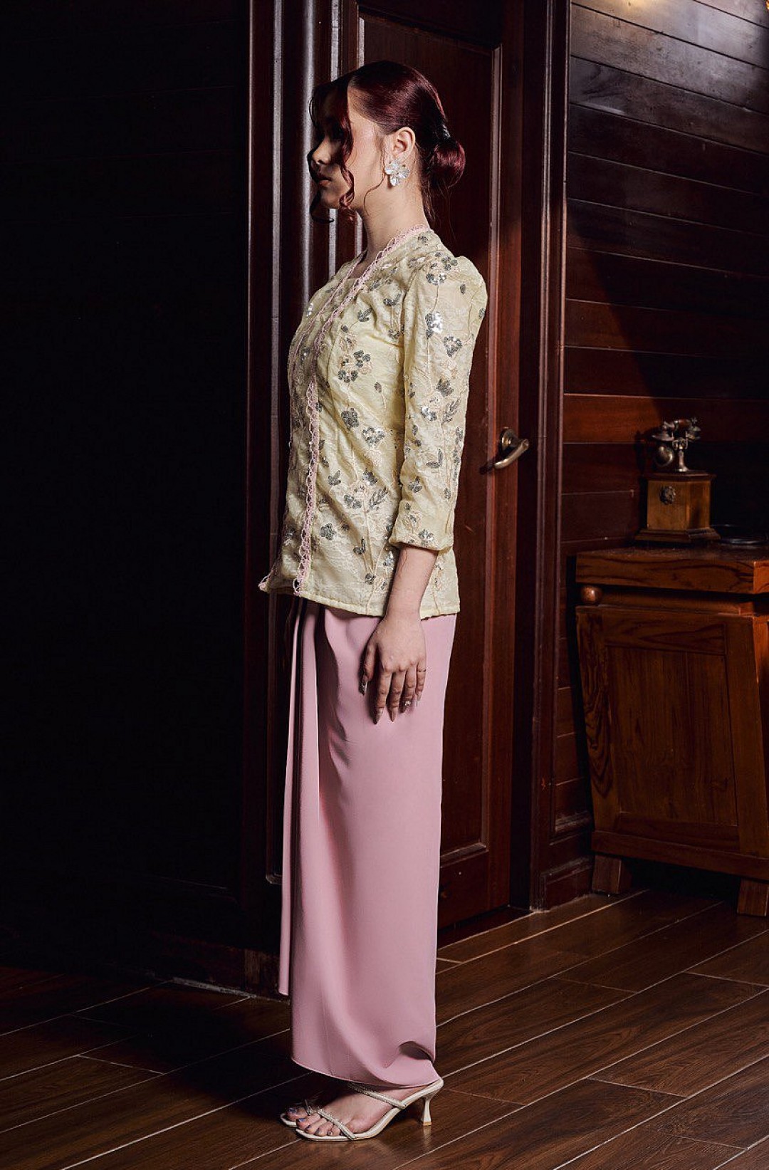 Riana Kebaya in Banana Strawberry