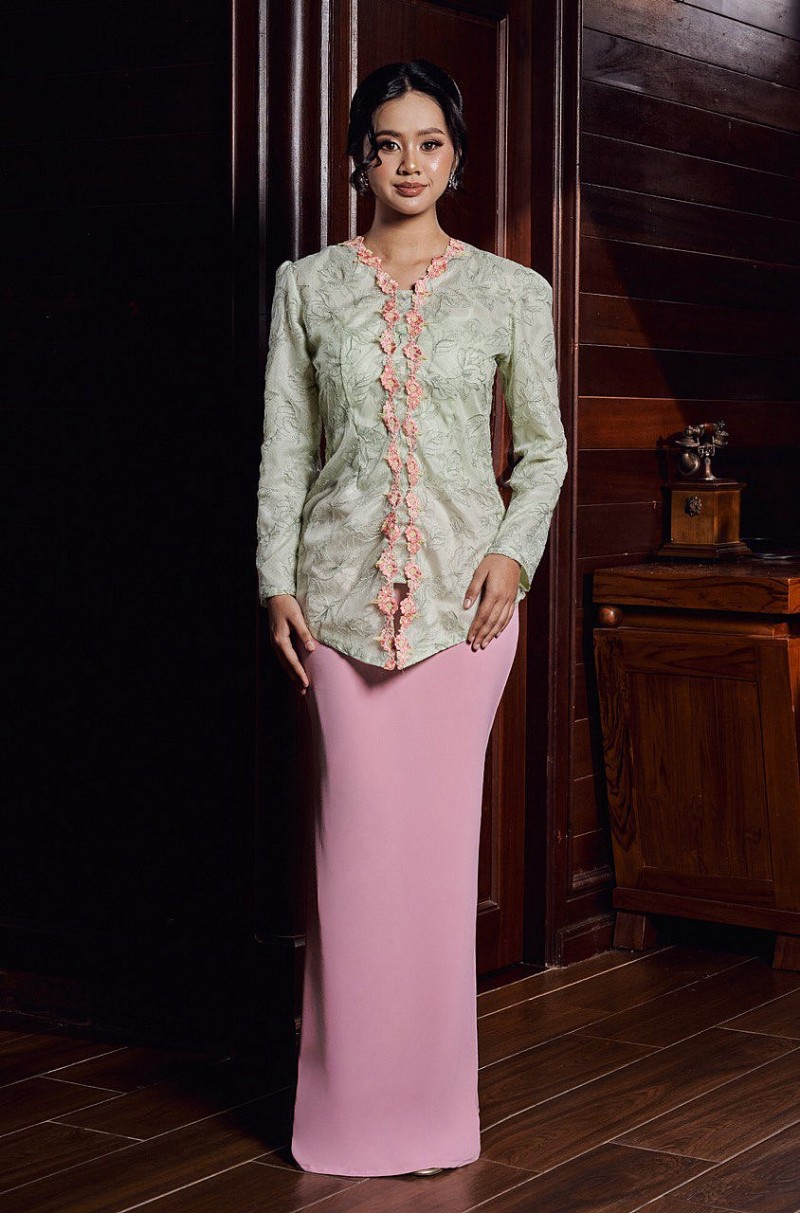 Anggun Kebaya in Green