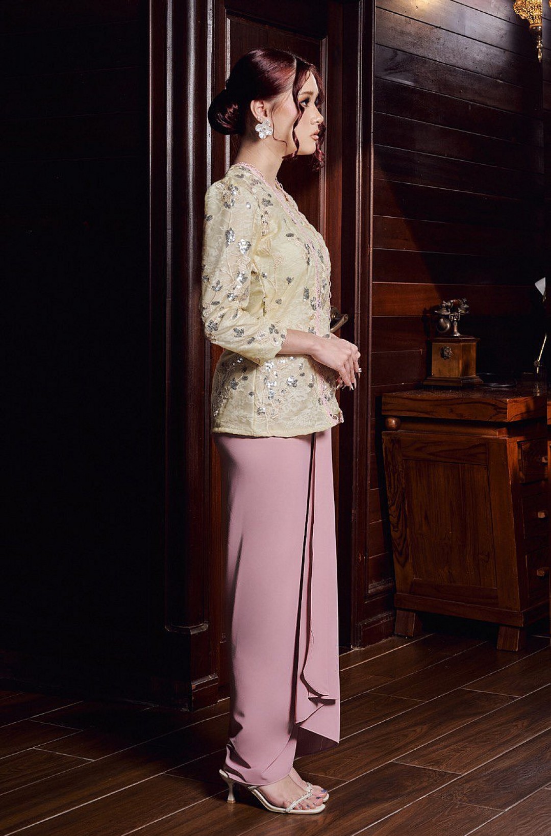 Riana Kebaya in Banana Strawberry
