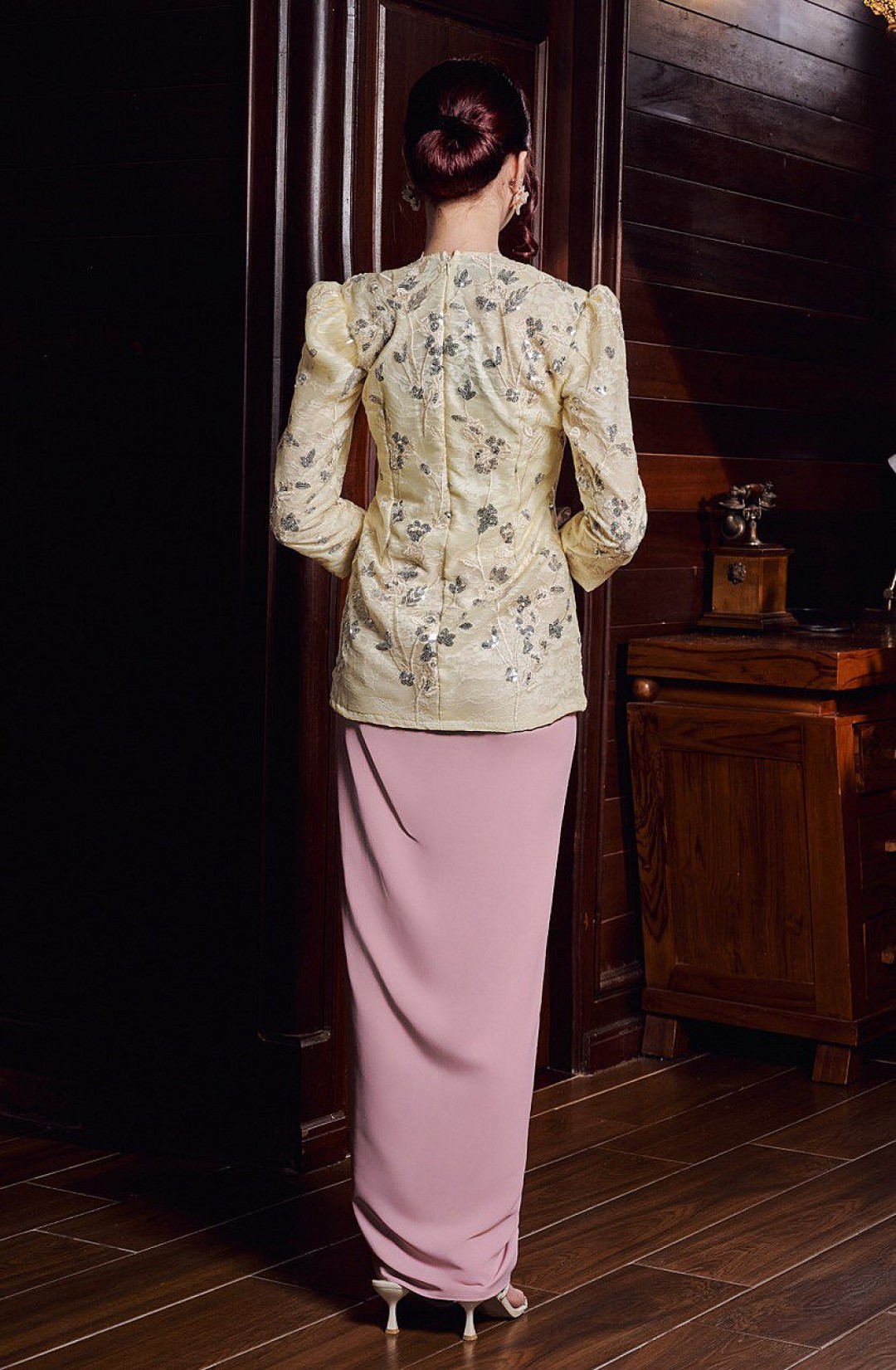 Riana Kebaya in Banana Strawberry