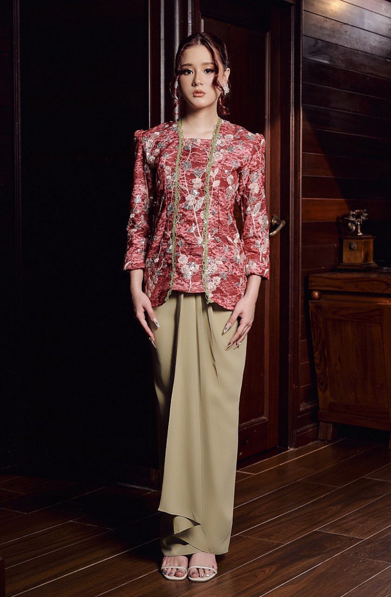 Riana Kebaya in Watermelon