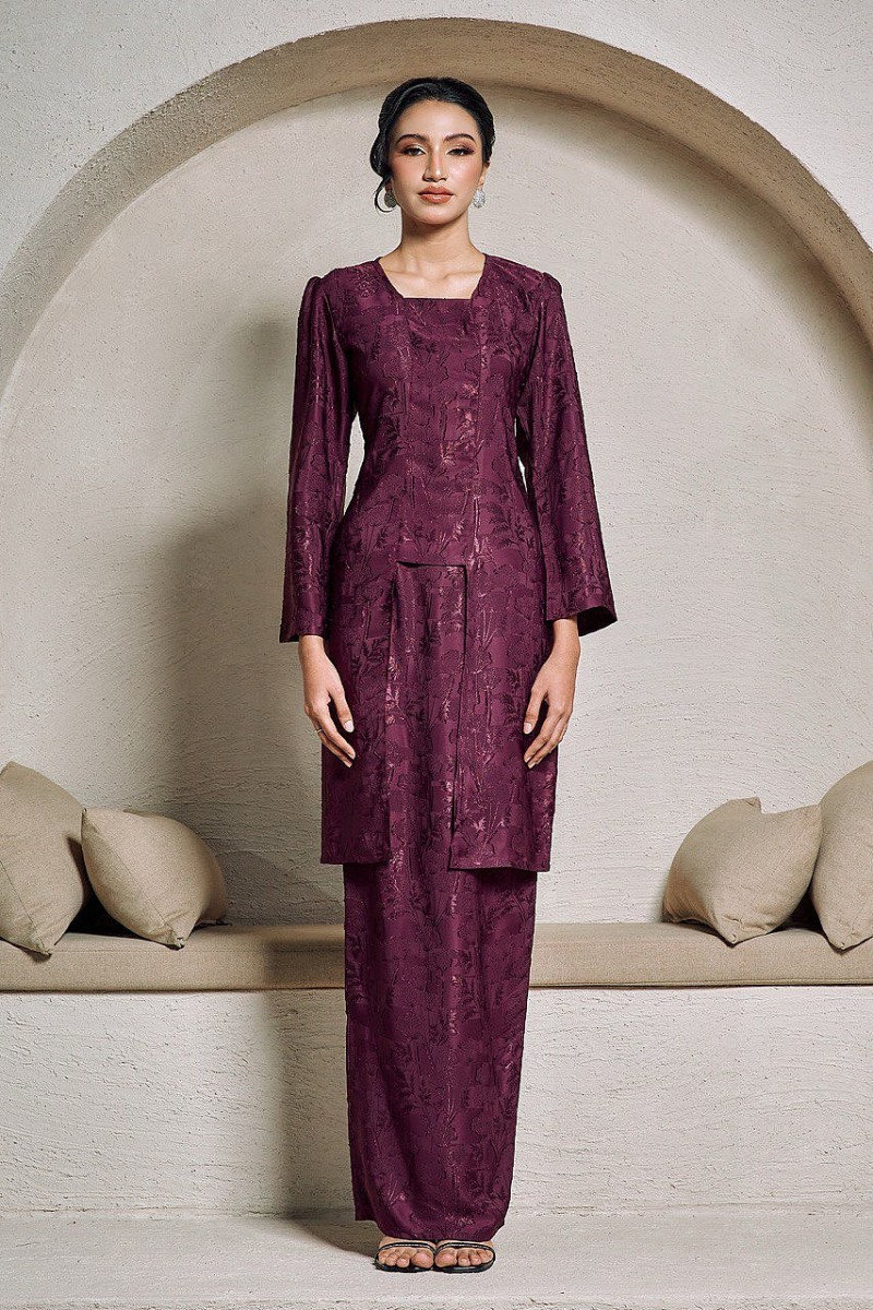 Adelia Kebaya in Magenta