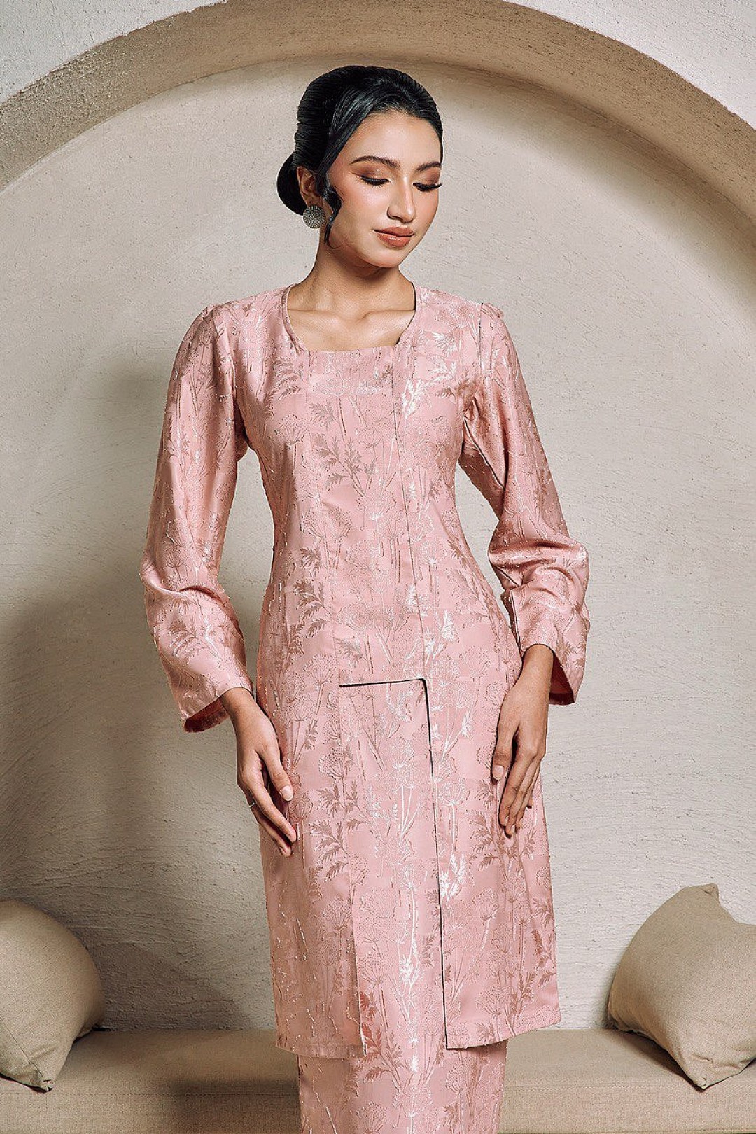 Adelia Kebaya in Salmon Peach