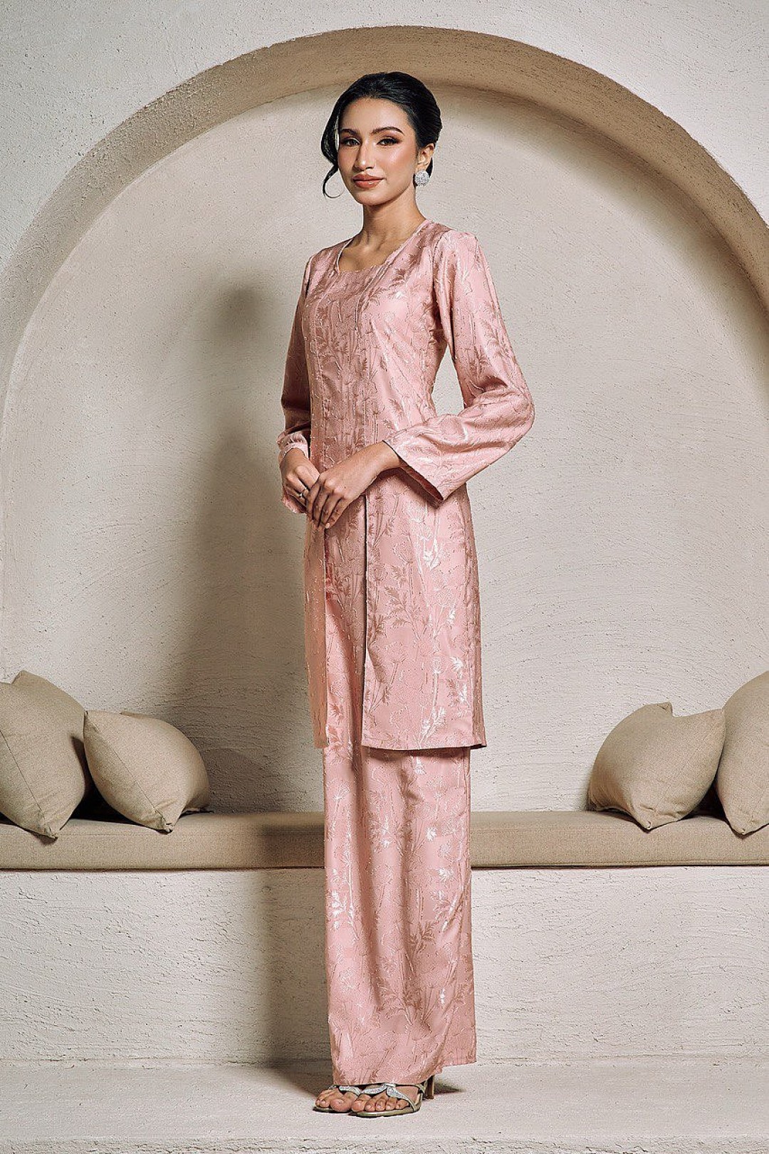 Adelia Kebaya in Salmon Peach
