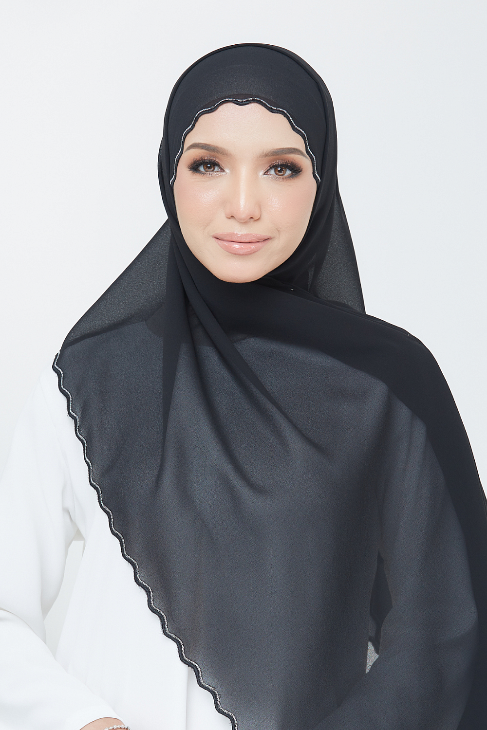 Riffle Embroidery Shawl - Black